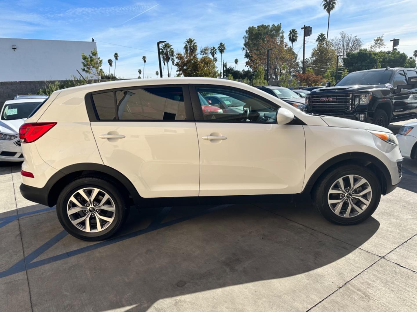 2015 WHITE /Black Kia Sportage (KNDPB3AC5F7) , located at 30 S. Berkeley Avenue, Pasadena, CA, 91107, (626) 248-7567, 34.145447, -118.109398 - rown City Motors is a used “Buy Here Pay Here” car dealer in Pasadena CA. “Buy Here Pay Here” financing, means that when you purchase your vehicle from our dealership, that you make the payments to the dealership as well. We do not need the banks approval to get you approved for a used auto - Photo#5